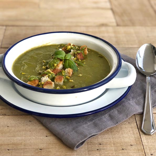 Kasvisskeitto pesto alla Genovese tofulla ja krutongeilla