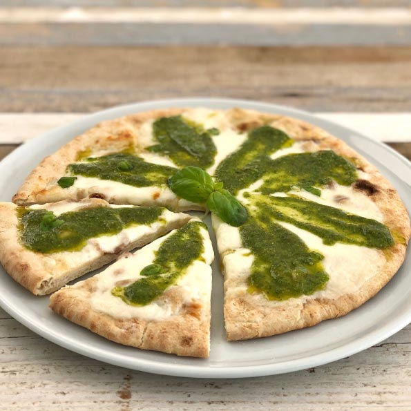 Focaccia stracchino-juustolla ja Pesto alla Genovese